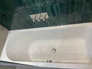 Aura Wall  Bath